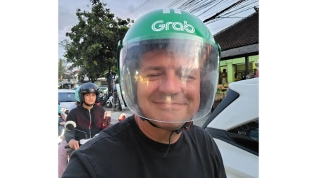 Motorozás Balin | Riding a motorbike in Bali’s chaotic but beautiful traffic.